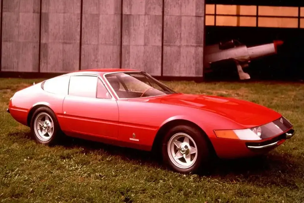 BBRモデル FERRARI 365 GTB4 Daytona Ferrari 365 GTB4 Daytona Complete Guide | Exotic Car Trader